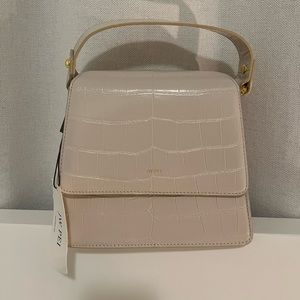 COPY - FAE TOP HANDLE
CROSSBODY -
IVORY CROC NEW WITH TAGS